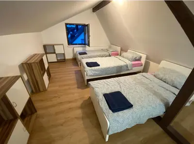 Ein Bett oder Betten in einem Zimmer der Unterkunft Flussnähe Dreierwohnung
