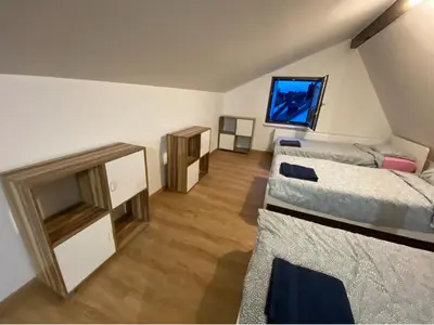 Ein Bett oder Betten in einem Zimmer der Unterkunft Flussnähe Dreierwohnung