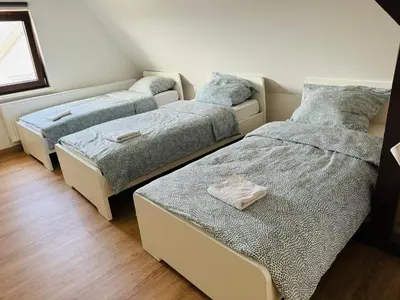 Ein Bett oder Betten in einem Zimmer der Unterkunft Flussnähe Dreierwohnung