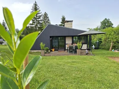 Ein Garten an der Unterkunft Ferienhaus Waldidyll