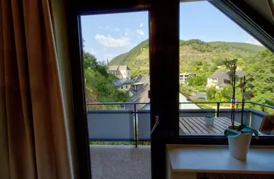 Ein allgemeiner Bergblick oder ein Berglick von der Ferienwohnung aus