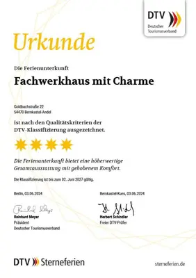 Ein Zertifikat, Auszeichnung, Logo oder anderes Dokument, das in der Unterkunft Ferienhaus Fachwerkhaus mit Charme - 71818 ausgestellt ist