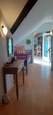 Ein Sitzbereich in der Unterkunft Ferienwohnung mit herrlichem Moselblick - b63990