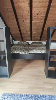 Ein Bett oder Betten in einem Zimmer der Unterkunft Batcave