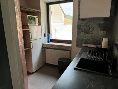 Küche/Küchenzeile in der Unterkunft Gemütliche FeWo im 1OG im Haus zur Vulkaneifel Brohl