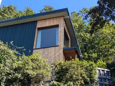 Das Gebäude in dem sich das Ferienhaus befindet