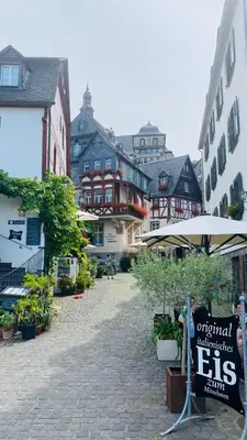 Das Gebäude in dem sich das Ferienhaus befindet