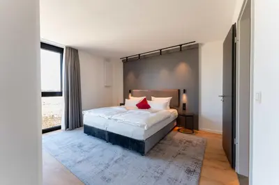 Ein Bett oder Betten in einem Zimmer der Unterkunft Frames Hotel GmbH