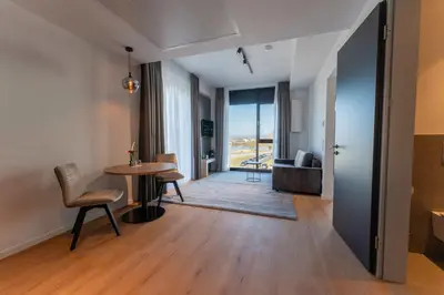 Ein Sitzbereich in der Unterkunft Frames Hotel GmbH