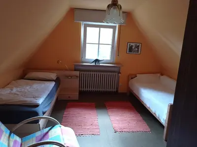 Ein Bett oder Betten in einem Zimmer der Unterkunft Privatzimmer im Landhaus mit großem Garten und Parkplatz