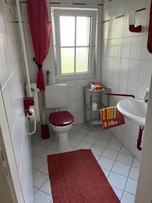 Ein Badezimmer in der Unterkunft Privatzimmer im Landhaus mit großem Garten und Parkplatz