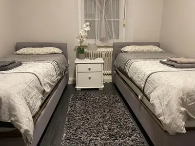 Ein Bett oder Betten in einem Zimmer der Unterkunft Pellinger-Hof