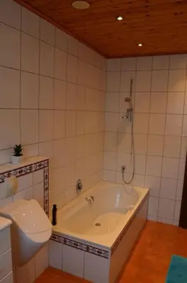 Ein Badezimmer in der Unterkunft Ferienwohnung Layer Moselbogen
