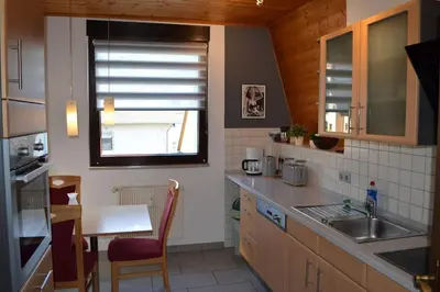 Küche/Küchenzeile in der Unterkunft Ferienwohnung Layer Moselbogen