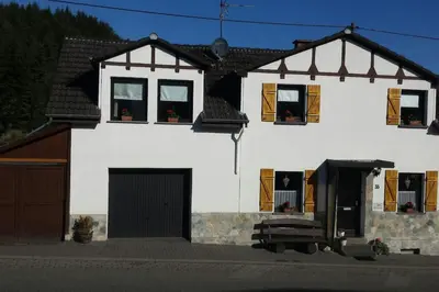 Das Gebäude in dem sich die Ferienwohnung befindet