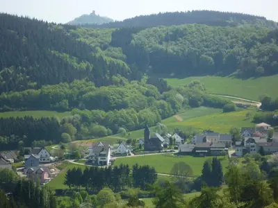 Ein allgemeiner Bergblick oder ein Berglick von der Ferienwohnung aus