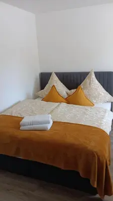 Ein Bett oder Betten in einem Zimmer der Unterkunft Ninas & Andrejs Gästezimmer