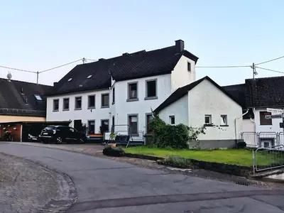 Das Gebäude in dem sich das Privatzimmer befindet