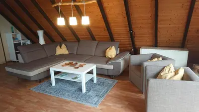 Ein Sitzbereich in der Unterkunft Ferienhaus Freilingen 74