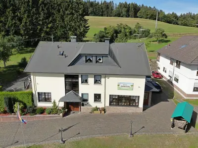 Das Gebäude in dem sich die Pension befindet