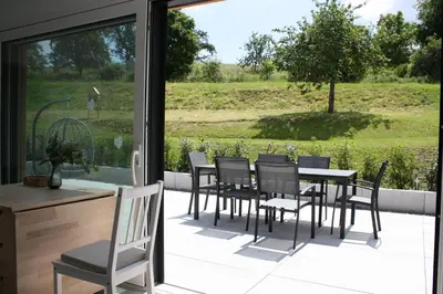 Ein Garten an der Unterkunft Tolles Tinyhaus - Wandern, Biken in der Eifel, mit Sauna