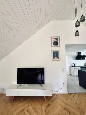 TV/Unterhaltungsangebot in der Unterkunft Ruhiges Lay-Haus in der Vulkaneifel, bis zu 7 Personen mit Terrasse, Garten und Kamin