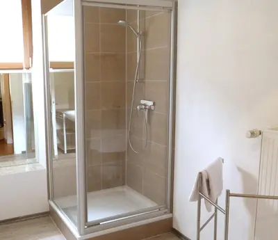 Ein Badezimmer in der Unterkunft Ferienwohnung am Stadtpalais Fewo-Steillage