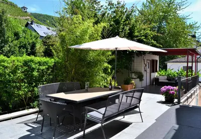 Ein allgemeiner Bergblick oder ein Berglick von der Ferienwohnung aus