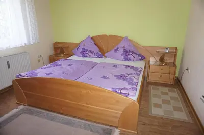 Ein Bett oder Betten in einem Zimmer der Unterkunft Ferienwohnung Siglinde