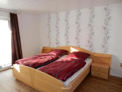 Ein Bett oder Betten in einem Zimmer der Unterkunft Gina`s Ferienwohnung