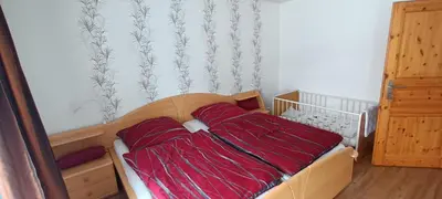 Ein Bett oder Betten in einem Zimmer der Unterkunft Gina`s Ferienwohnung