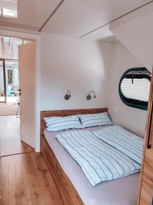 Ein Bett oder Betten in einem Zimmer der Unterkunft Lilly das Hausboot