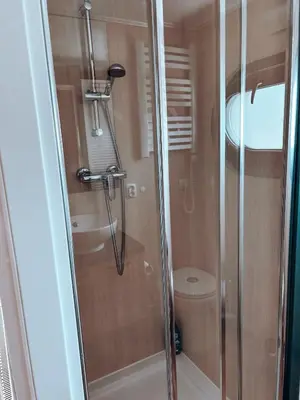 Ein Badezimmer in der Unterkunft Lilly das Hausboot