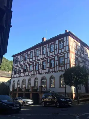 Das Gebäude in dem sich das Ferienhaus befindet