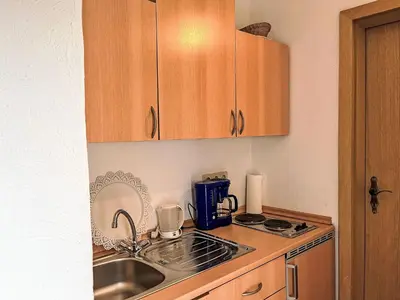 Küche/Küchenzeile in der Unterkunft Holiday Home Ferienhaus Renata nahe Nürburgring by Interhome