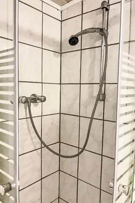 Ein Badezimmer in der Unterkunft Holiday Home Ferienhaus Renata nahe Nürburgring by Interhome