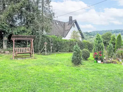 Ein Garten an der Unterkunft Apartment Kleine Wohnung Renata 2 nahe Nürburgring by Interhome