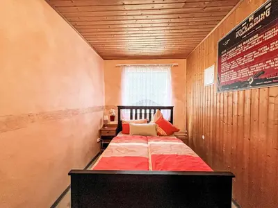Ein Bett oder Betten in einem Zimmer der Unterkunft Apartment Kleine Wohnung Renata 2 nahe Nürburgring by Interhome