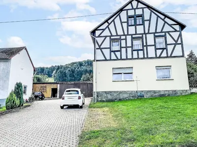 Das Gebäude in dem sich die Ferienwohnung befindet