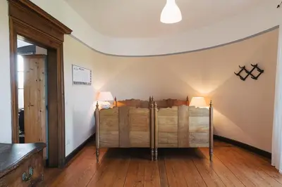 Ein Sitzbereich in der Unterkunft Schloss Gemünden mit Schwimmbad