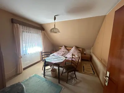 Ein Sitzbereich in der Unterkunft Gasthaus Zur Krone