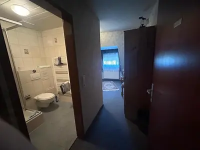 Ein Badezimmer in der Unterkunft Gasthaus Zur Krone