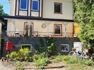 Das Gebäude in dem sich die Ferienwohnung befindet