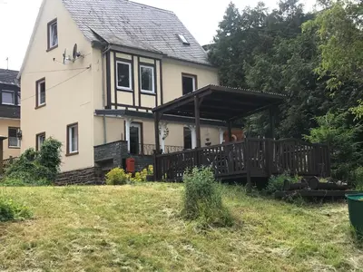 Ein Garten an der Unterkunft Haus Lowe Ferienwohnungen