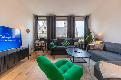 TV/Unterhaltungsangebot in der Unterkunft Church View Modern Apartment in the heart of Koblenz