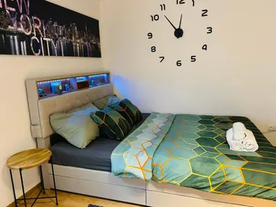 Ein Bett oder Betten in einem Zimmer der Unterkunft Ruhiges Flussufer