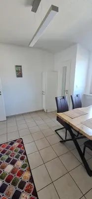 Ein Sitzbereich in der Unterkunft Zum Brückentor