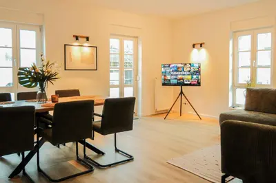 TV/Unterhaltungsangebot in der Unterkunft Moderne 3-Schlafzimmer-Apartments mit Balkon & Aufzug bis 6 Personen
