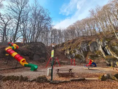 Ein Kinderspielbereich in der Unterkunft Ferienhaus am Berg