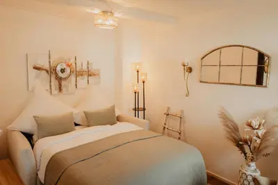 Ein Bett oder Betten in einem Zimmer der Unterkunft JASTA Homes Mosel, zentral, Netflix, Waschmaschine, Terrasse, Privateingang, Erdgeschoss, ältester Weinort Deutschlands